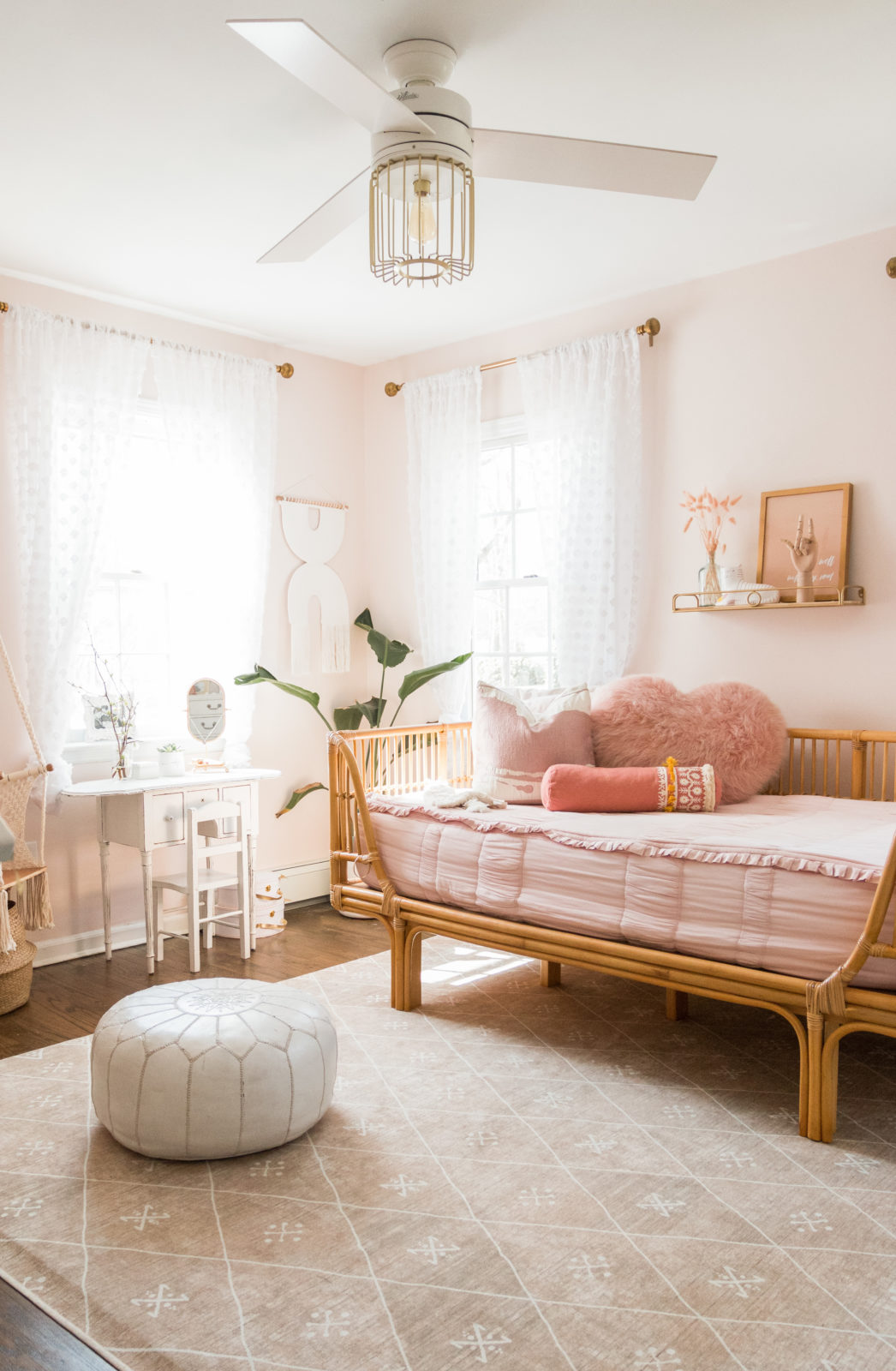 A Little Girl’s Dream(y) Bedroom | liannecarey.com